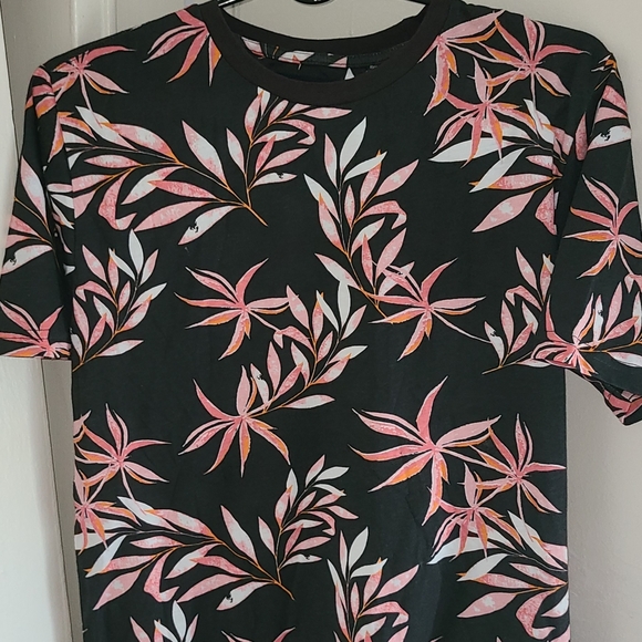 Shirt - Picture 3 of 5